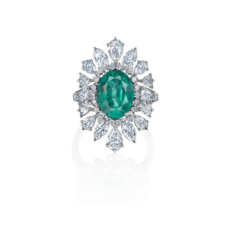 Кольцо с изумрудом и бриллиантами