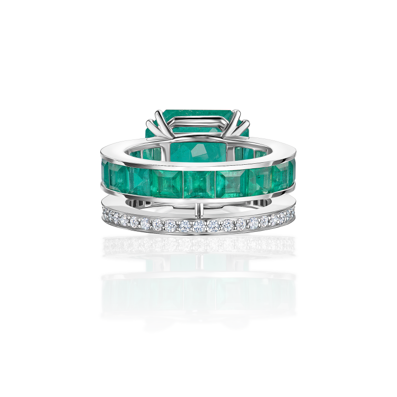 Кольцо с изумрудами и бриллиантами