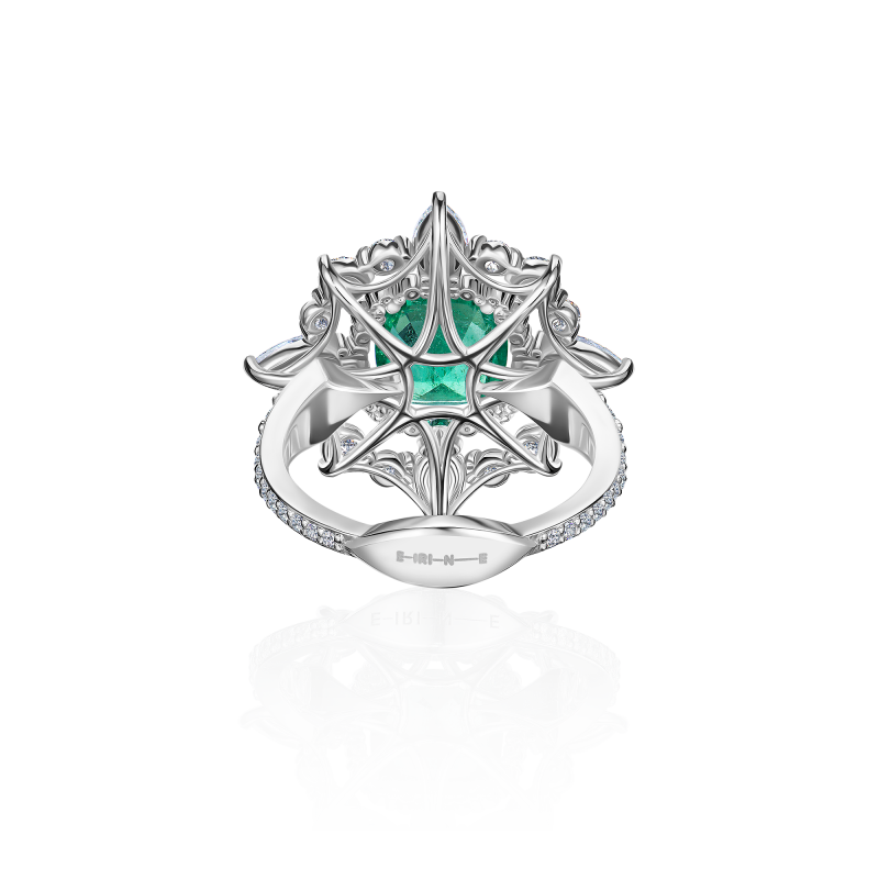 Кольцо с изумрудом и бриллиантами